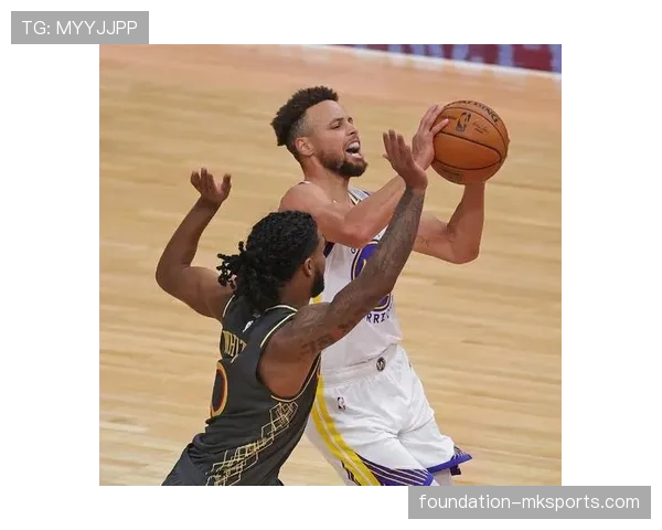 门将手抛球规则详解:什么时候算违例,裁判如何判罚? 门将手抛球规则详解:什么时候算违例,裁判如何判罚?